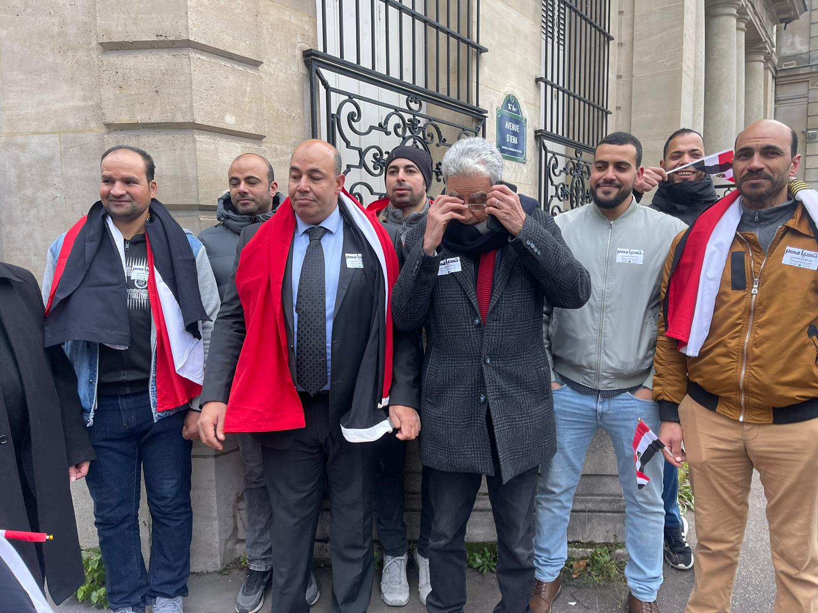 تجمع المصريين فى باريس للادلاء بأصواتهم