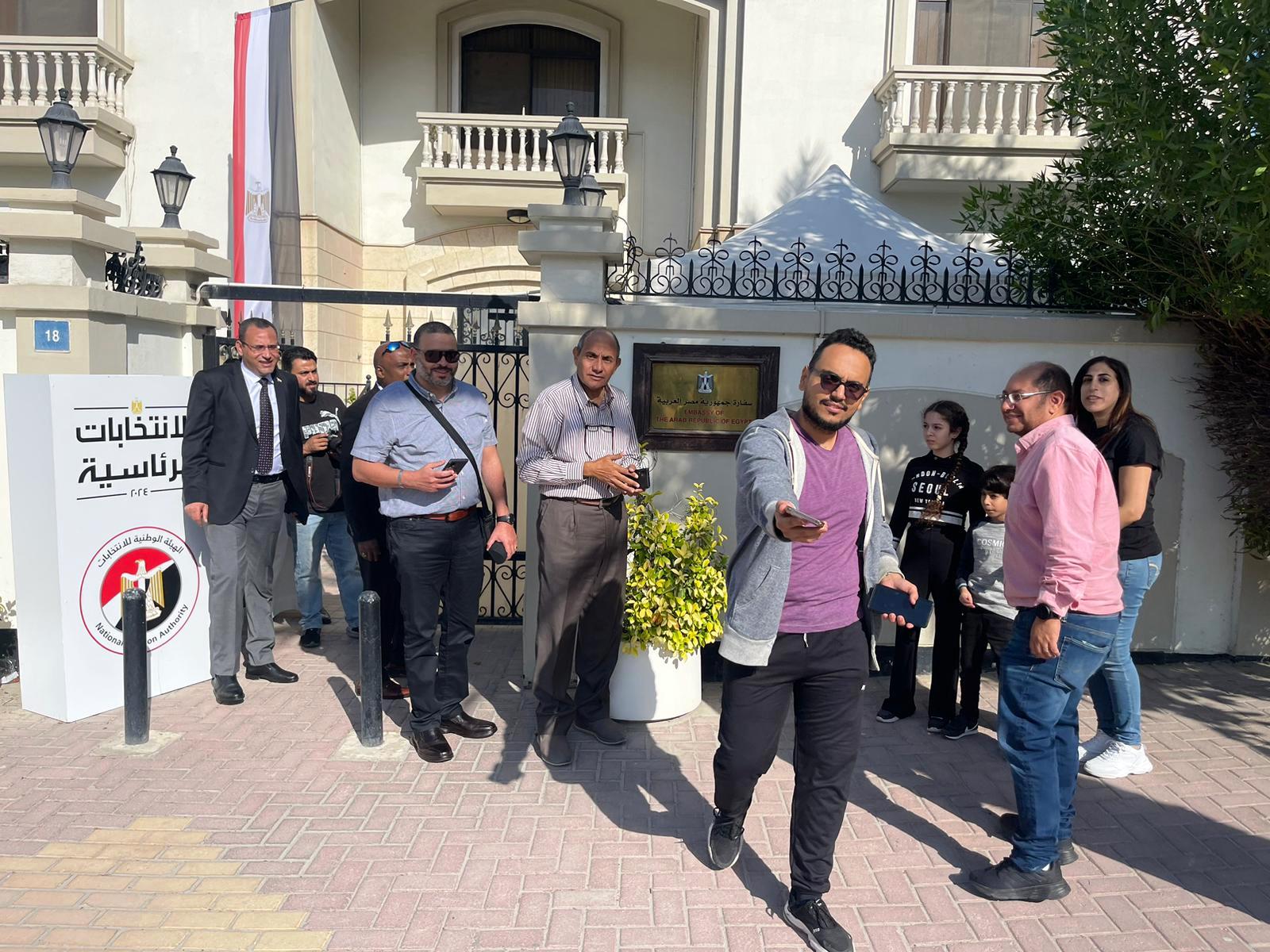 أبناء الجالية المصرية بالبحرين يدلون بأصواتهم بالانتخابات الرئاسية (6)