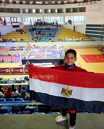 ساجد-يحمل-العلم-المصرى-بعد-الفوز-فى-البطولة