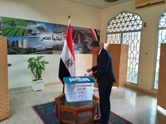 توافد المصريين فى عمان على لجان الاقتراع
