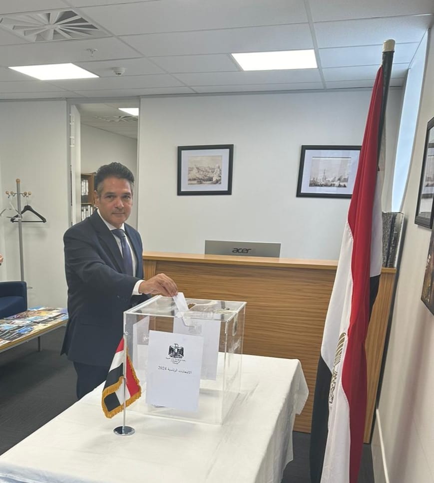 سفير مصر فى نيوزلندا يدلى بصوته فى الانتخابات