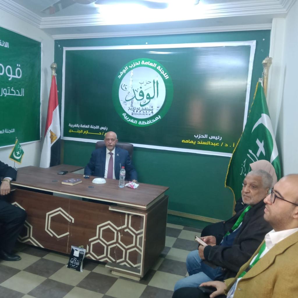 النائب حازم الجندى يدلى بصوته فى الانتخابات الرئاسية (4)