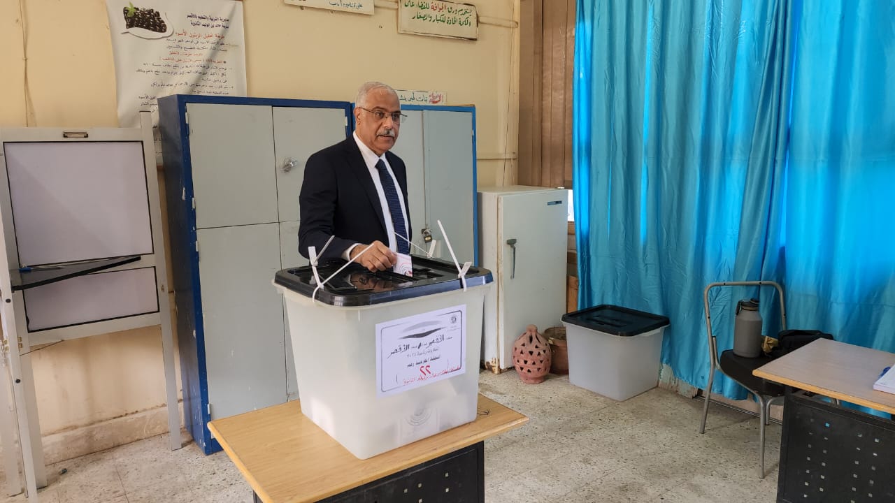 لحظة ادلاء جمال علام بصوته فى الانتخابات