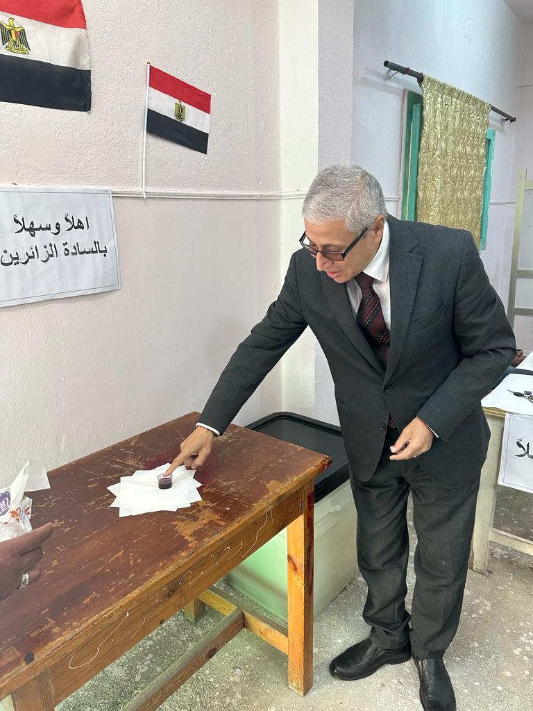 المستشار سعد السعدني رئيس نادي القضاة يدلي بصوته