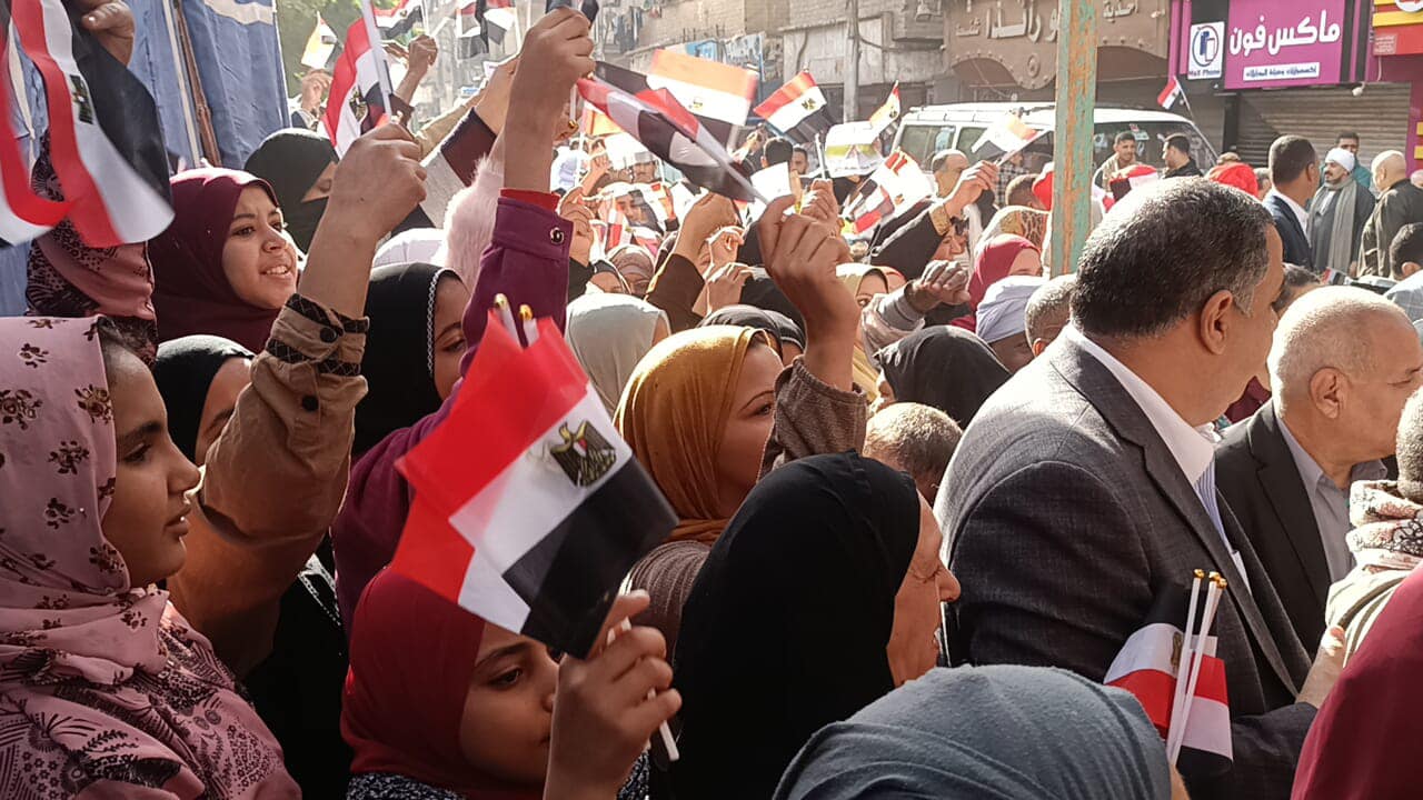 اعلام مصر ترفرف مسيرات مستقبل وطن