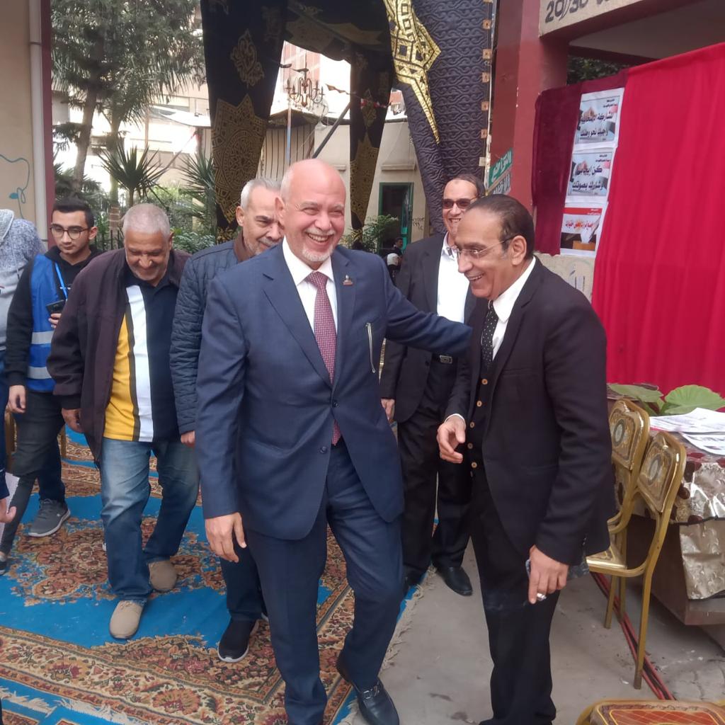 النائب حازم الجندى يدلى بصوته (1)