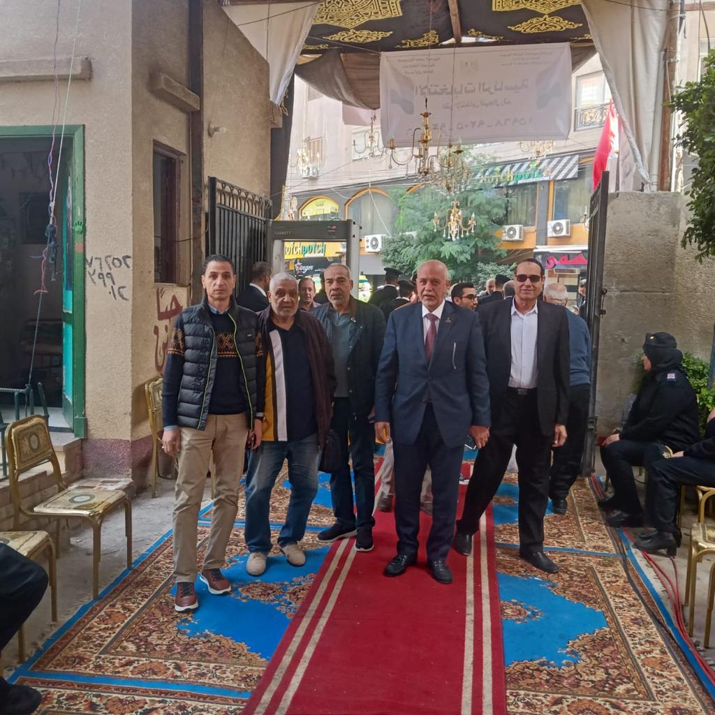 النائب حازم الجندى يدلى بصوته (4)