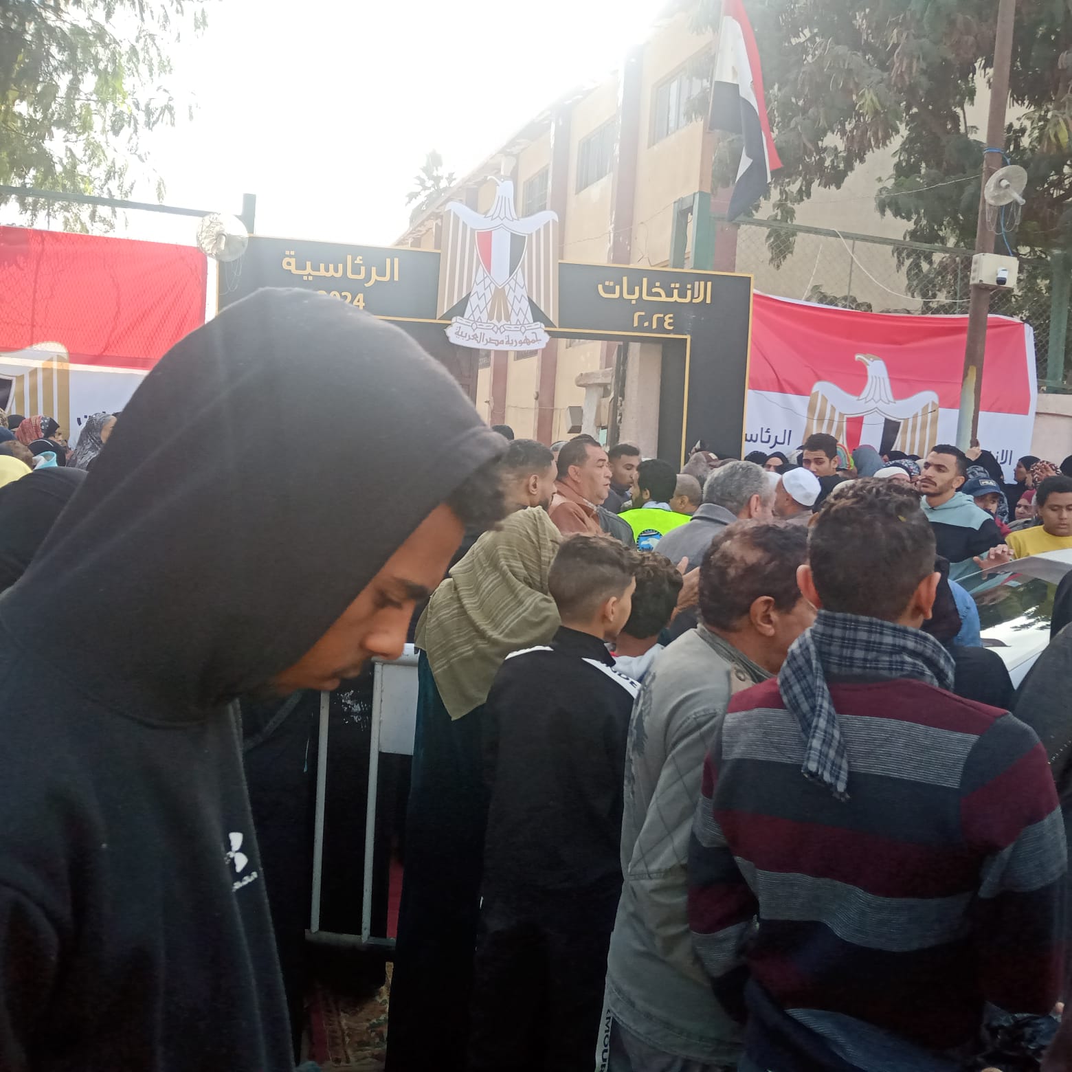 زحام كبير أمام لجان الانتخابات في مصر القديمه