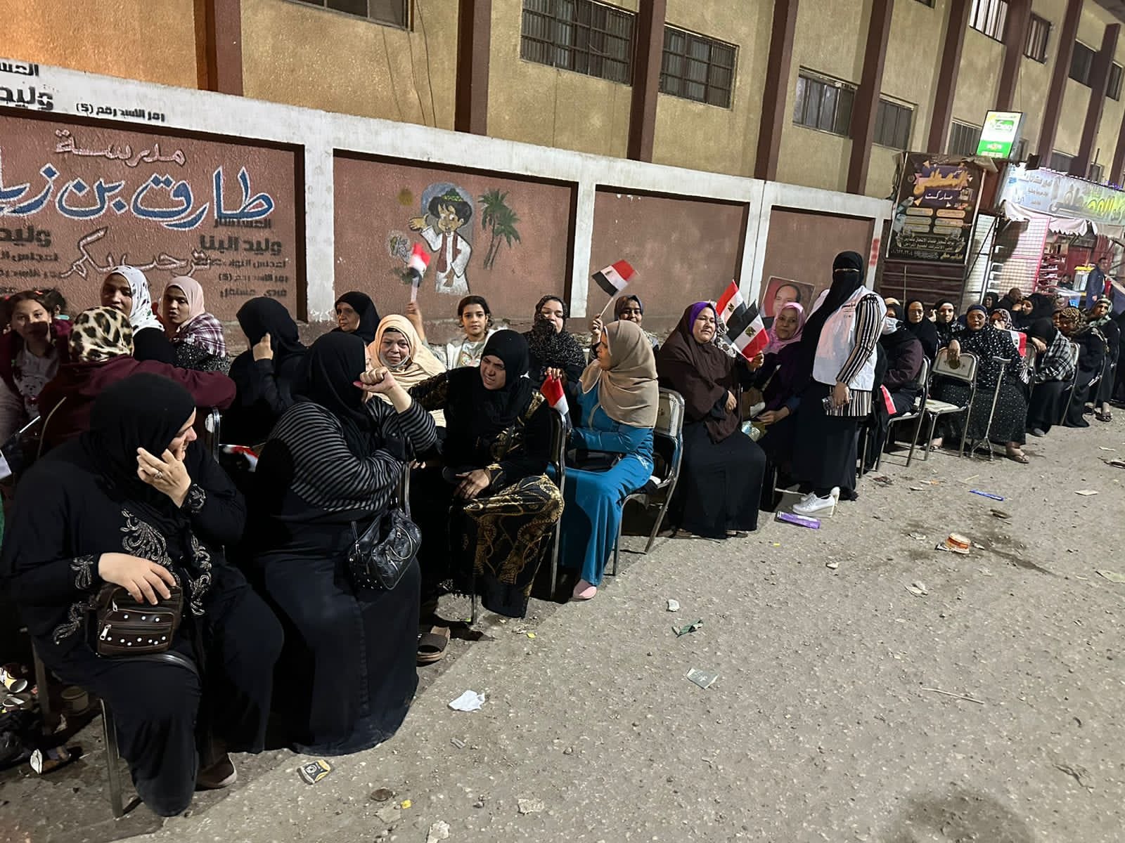 إقبال كبير على اللجان الانتخابية بمدرسة طارق بن زياد بشبرا الخيمة (4)