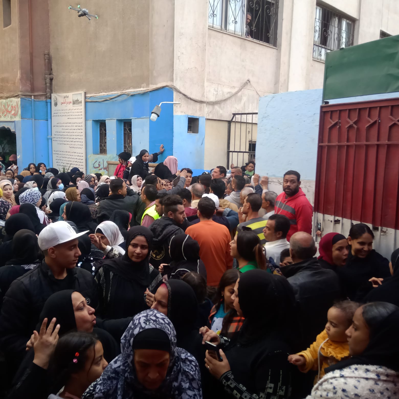 أعداد كبيرة من الناخبين في لجنة عمرو بن العاص بمصر القديمة
