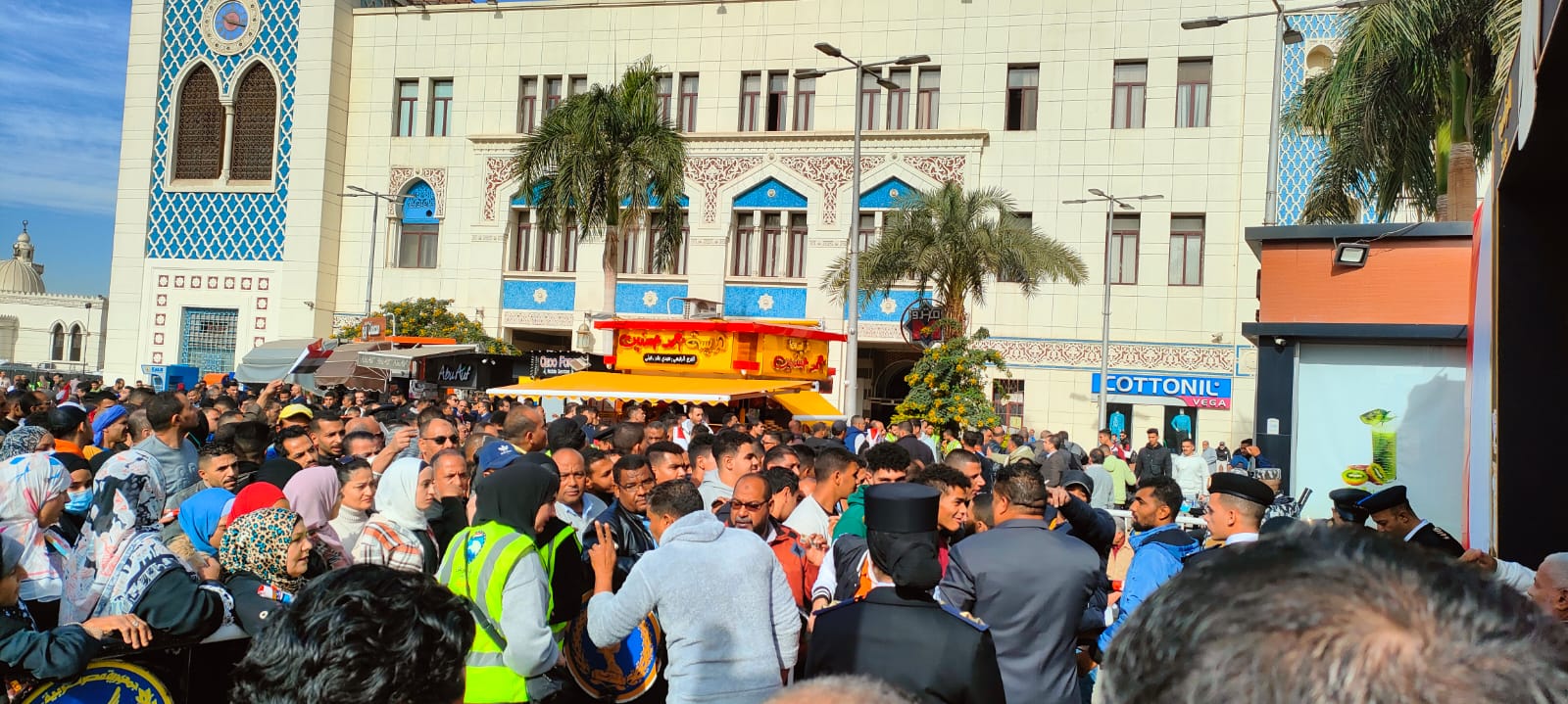 الشباب يتصدرون المشهد