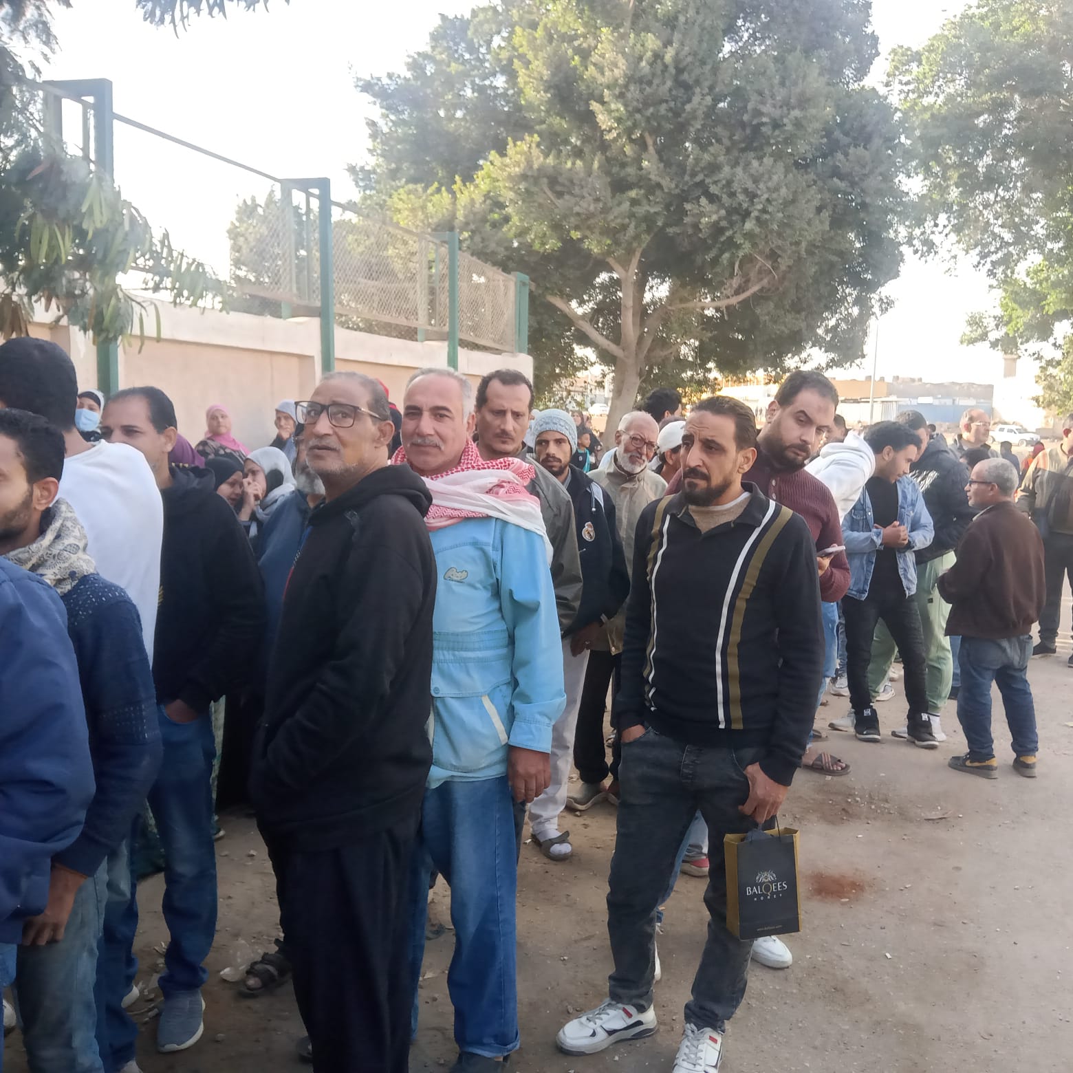 حضور كبير للناخبين في اول دقائق التصويت بمصر القديمة