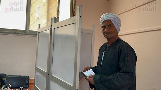 المزارعون-يقبلون-علي-اللجان-الانتخابية-بالفيوم-للإقبال-بأصواتهم-(3)