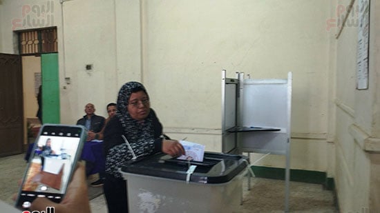 توافد المواطنين على لجان الانتخابات الرئاسية بالمنيا (3)