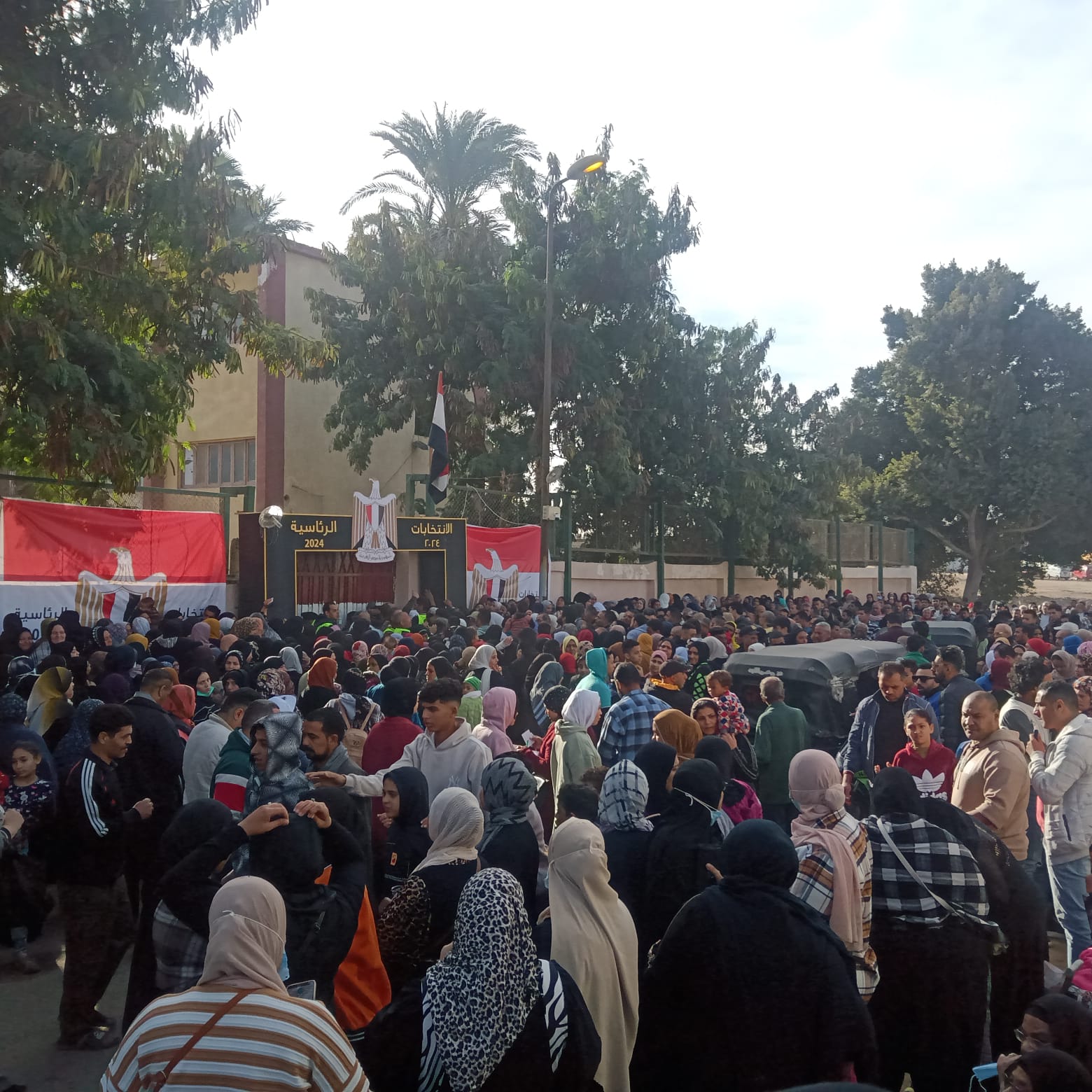 مصر القديمة تتزين بحشود الناخبين أمام اللجان