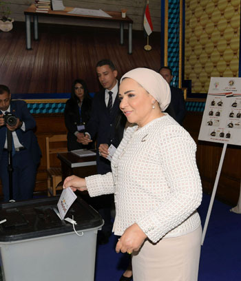 السيدة-انتصار-السيسى-تدلي-بصوتها-فى-الانتخابات-الرئاسية-2024