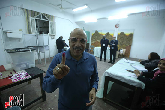 سفير أنجولا بالقاهرة يتابع سير العملية الانتخابية فى لجان المعادى (2)