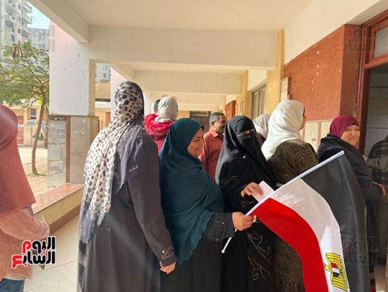 سيدات-مصر-يحملون-الأعلام-(2)
