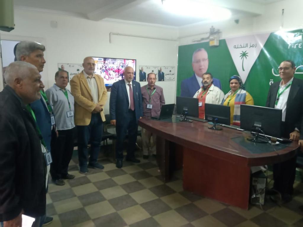 النائب حازم الجندى يدلى بصوته فى الانتخابات الرئاسية (3)