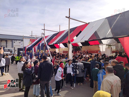 طوابير-أمام-اللجان