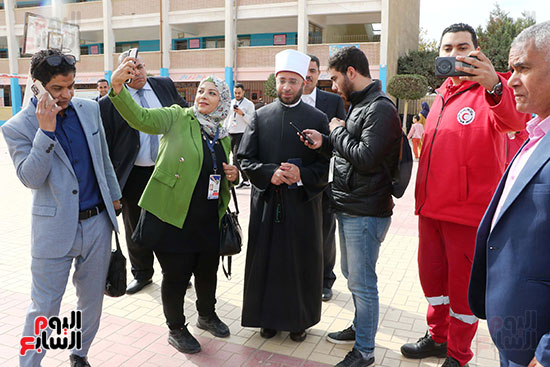 أسامة الأزهرى يدلى بصوته فى الانتخابات الرئاسية (2)