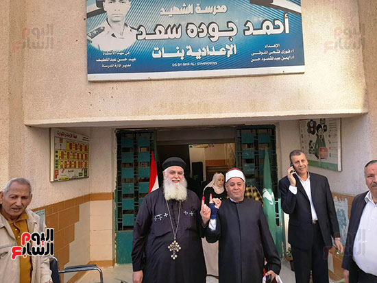 حكاية-المحبة-..-شيخ-و-قسيس-بالشرقية-يجمعون-أهالي-ديرب-نجم-بمسيرة-للتوجه-لتصويت-(7)