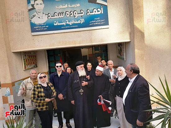 حكاية-المحبة-..-شيخ-و-قسيس-بالشرقية-يجمعون-أهالي-ديرب-نجم-بمسيرة-للتوجه-لتصويت-(5)