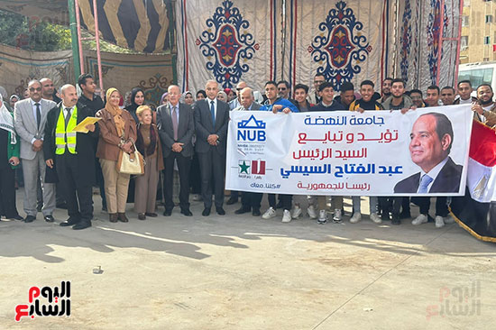 رئيس جامعة النهضة والطلاب يشاركون فى انتخابات الرئاسة بلجان الوافدين ببنى سويف (5)