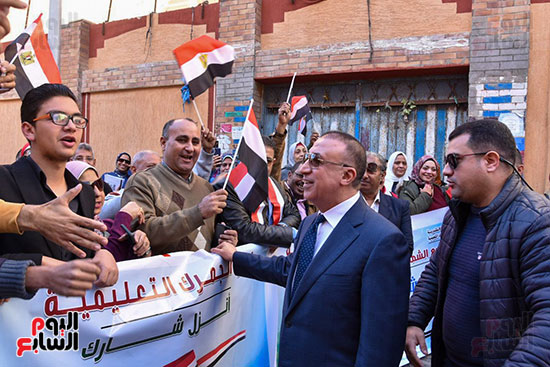 محافظ-الإسكندرية-يتفقد-عدد-من-لجان-الانتخابات-الرئاسية-(2)