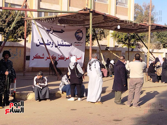 جانب-من-طوابير-الشباب-(1)