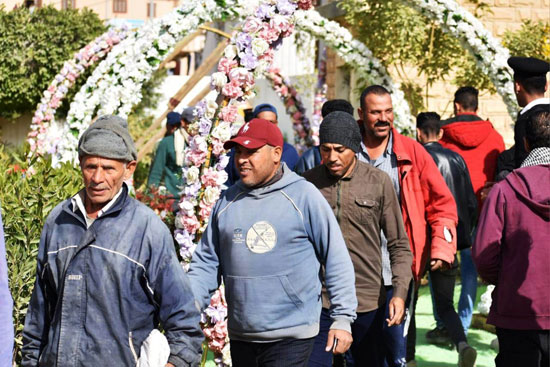 إقبال كبير من عمال مصر على لجان الاقتراع بمدينة العلمين الجديدة (2)