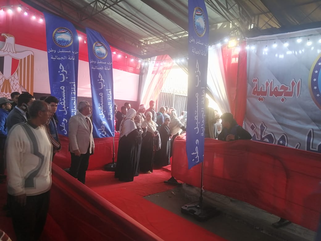 داخل اللجنة