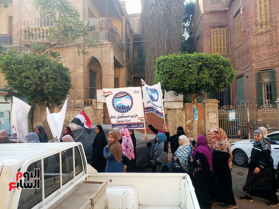 مسيرة-بأعلام-مسيرة-لسيدات-المنوفية-أمام-لجنة-الشهيد-أحمد-السرسى-(2)