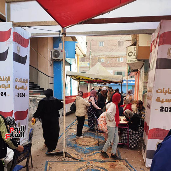 توافد-الناخبين-للإداء-بأصواتهم-(6)