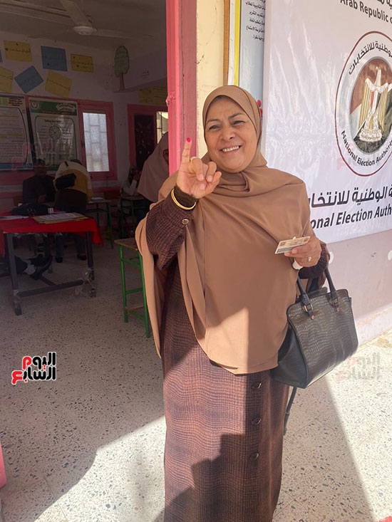 توافد-السيدات-على-اللجان-الانتخابية-لليوم-الثانى-فى-جنوب-سيناء-(4)