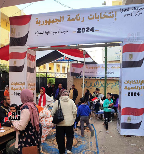 توافد-الناخبين-للإداء-بأصواتهم-(2)