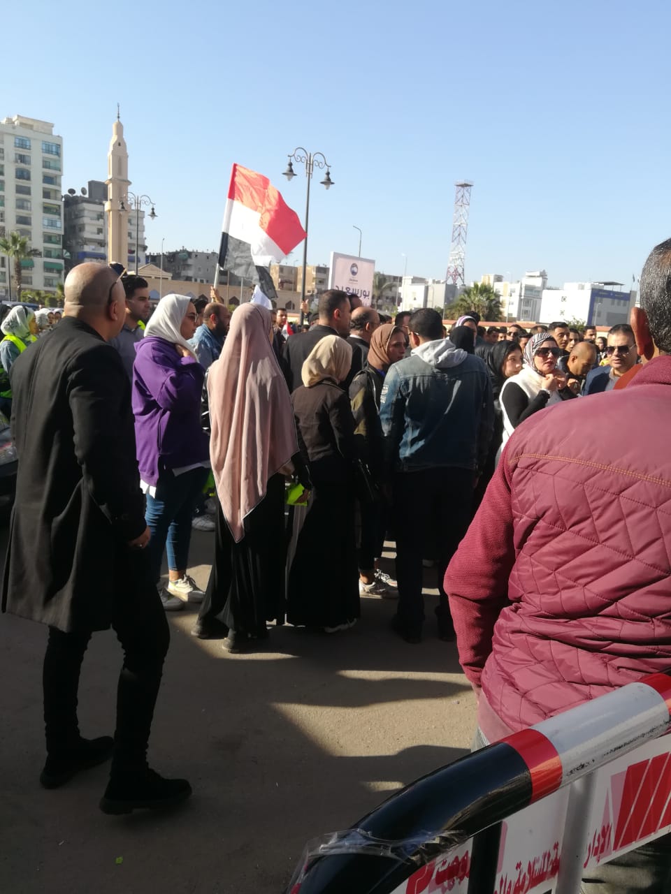 توافد النساء على لجان انتخابات الرئاسة  ببورسعيد رافعين علم مصر