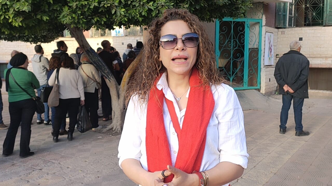 الفت عمر تدلى بصوتها في انتخابات الرئاسة ٢٠٢٤ بمصر الجديدة (5)