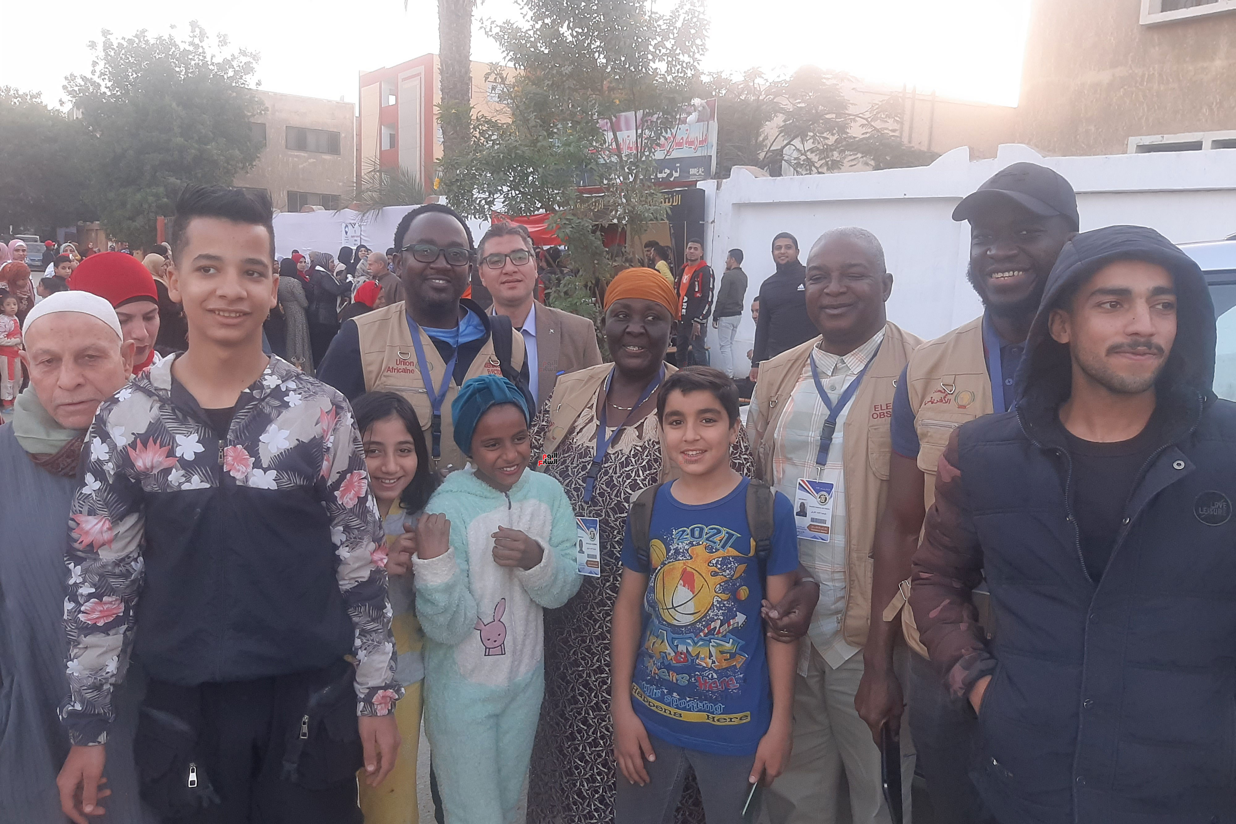 وفد مفوضية الاتحاد الافريقى يتفقد لجان الانتخابات الرئاسية بحلوان (6)