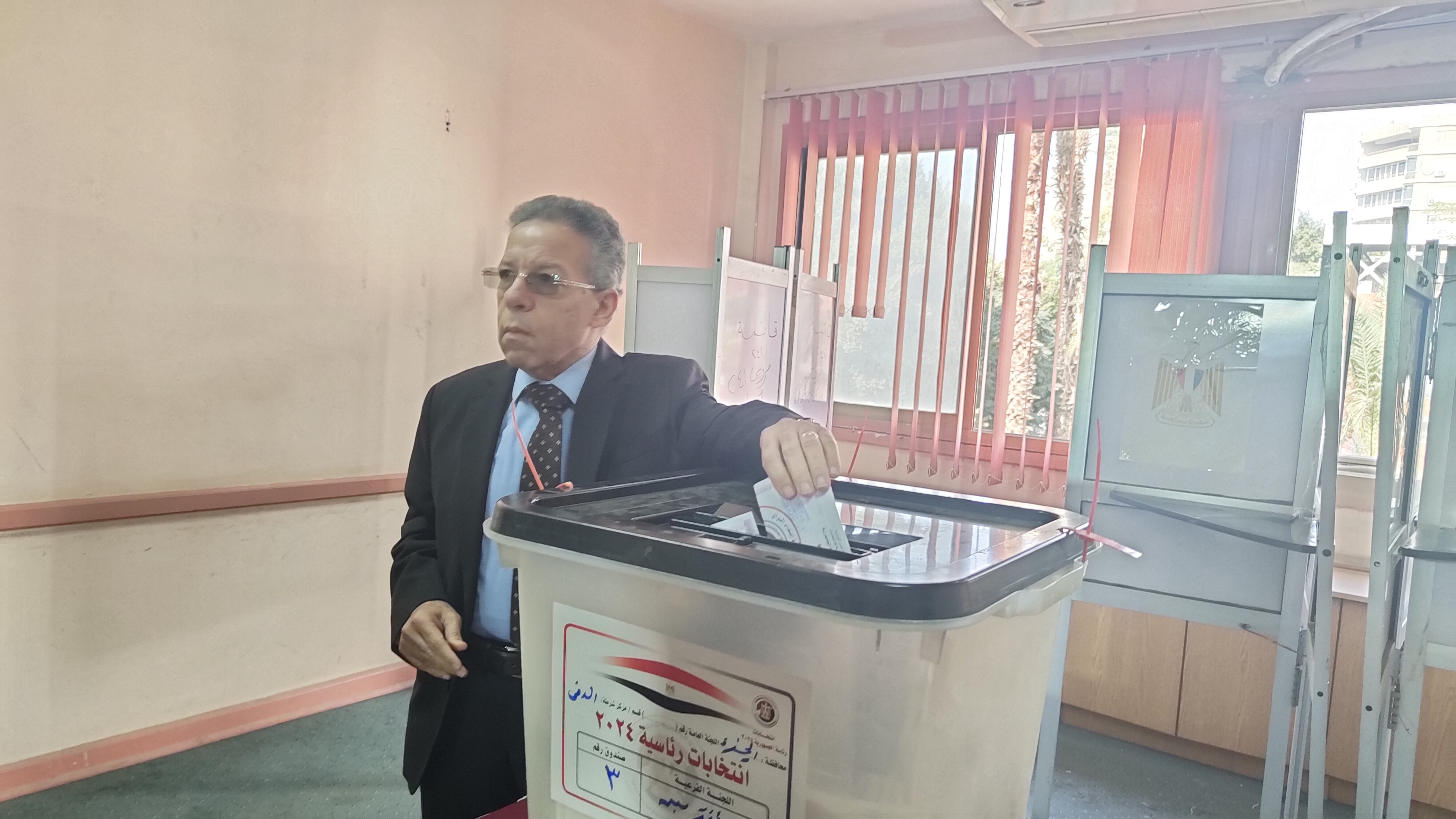 نقيب الأطباء يدلى بصوته