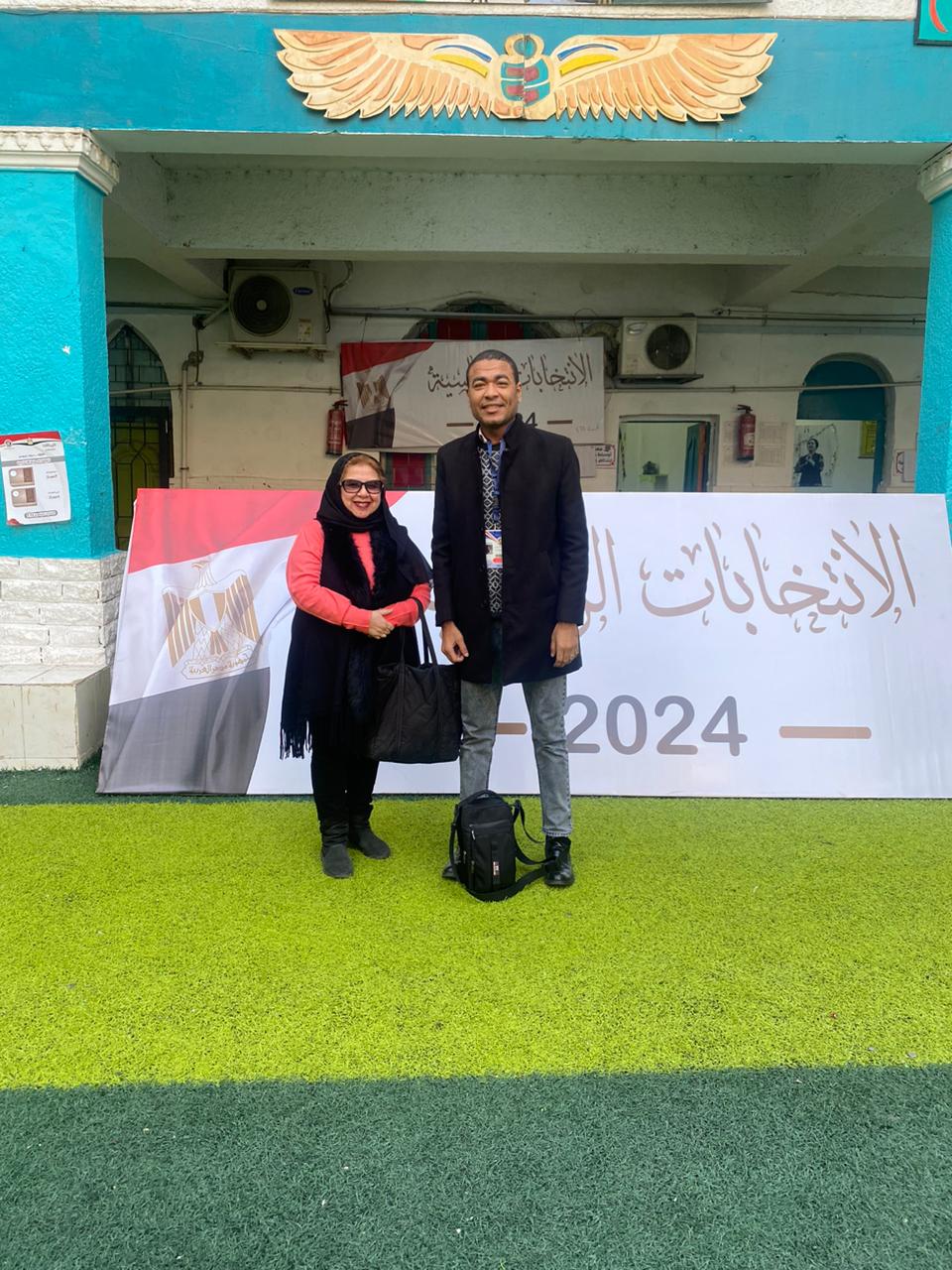 الإعلامية إيناس عيد الله مع الزميل أحمد جمعة