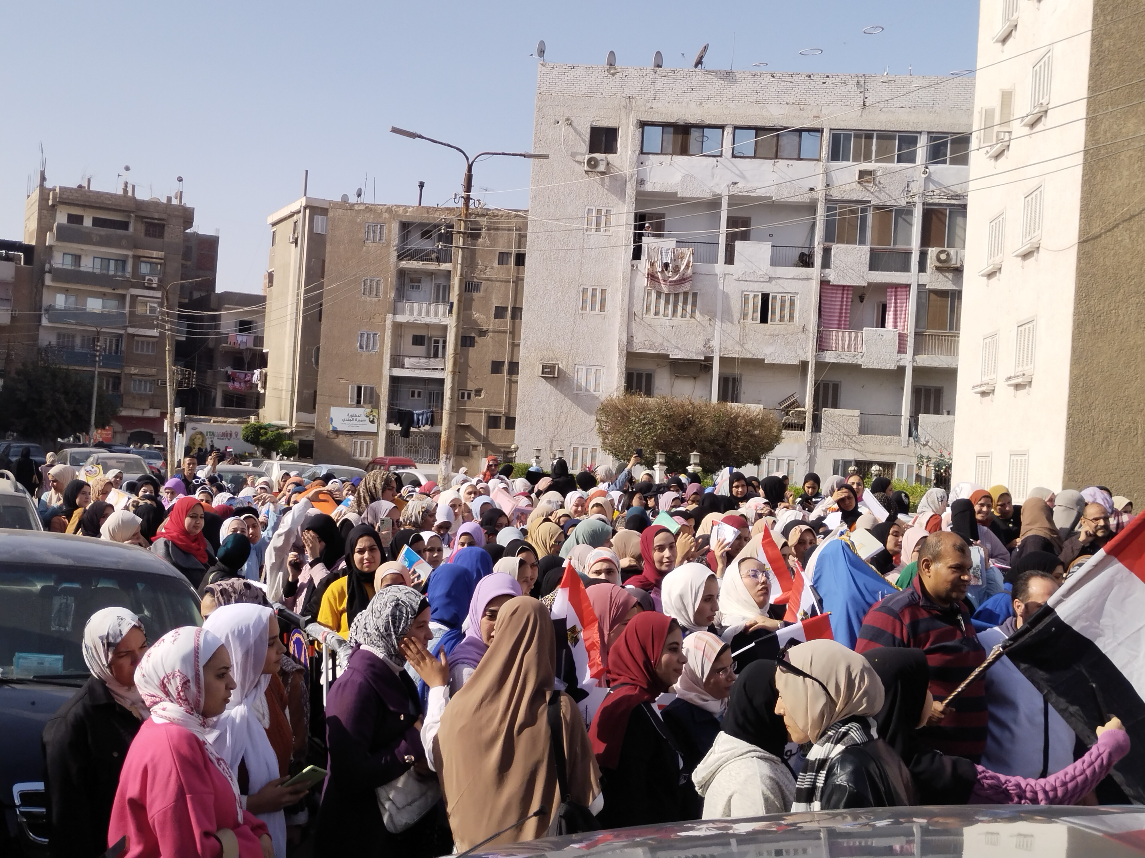 مسيرة شبابية بالآلاف لأبناء القليوبية والتوجه للجان للإدلاء بأصواتهم (3)