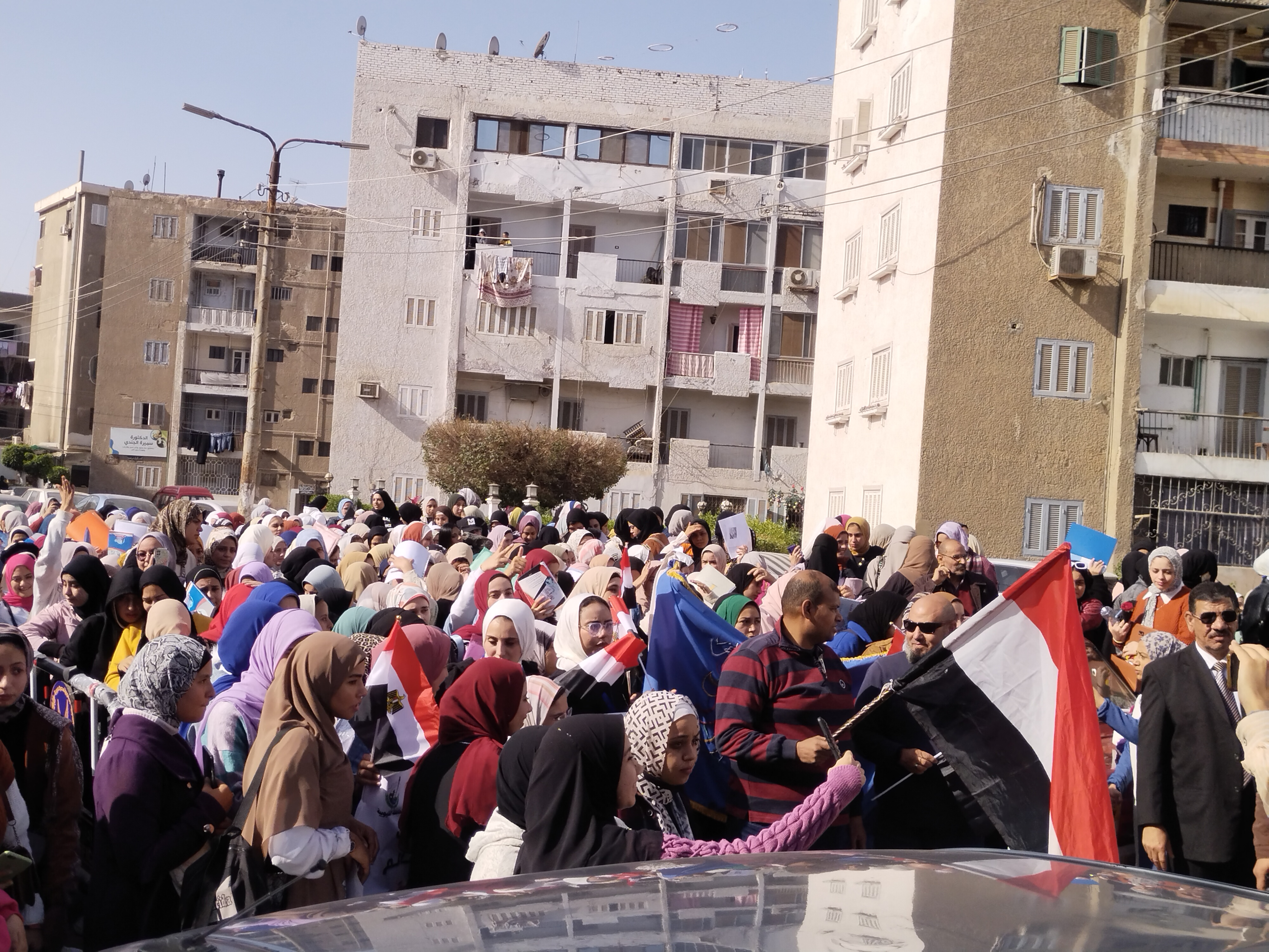 مسيرة شبابية بالآلاف لأبناء القليوبية والتوجه للجان للإدلاء بأصواتهم (2)