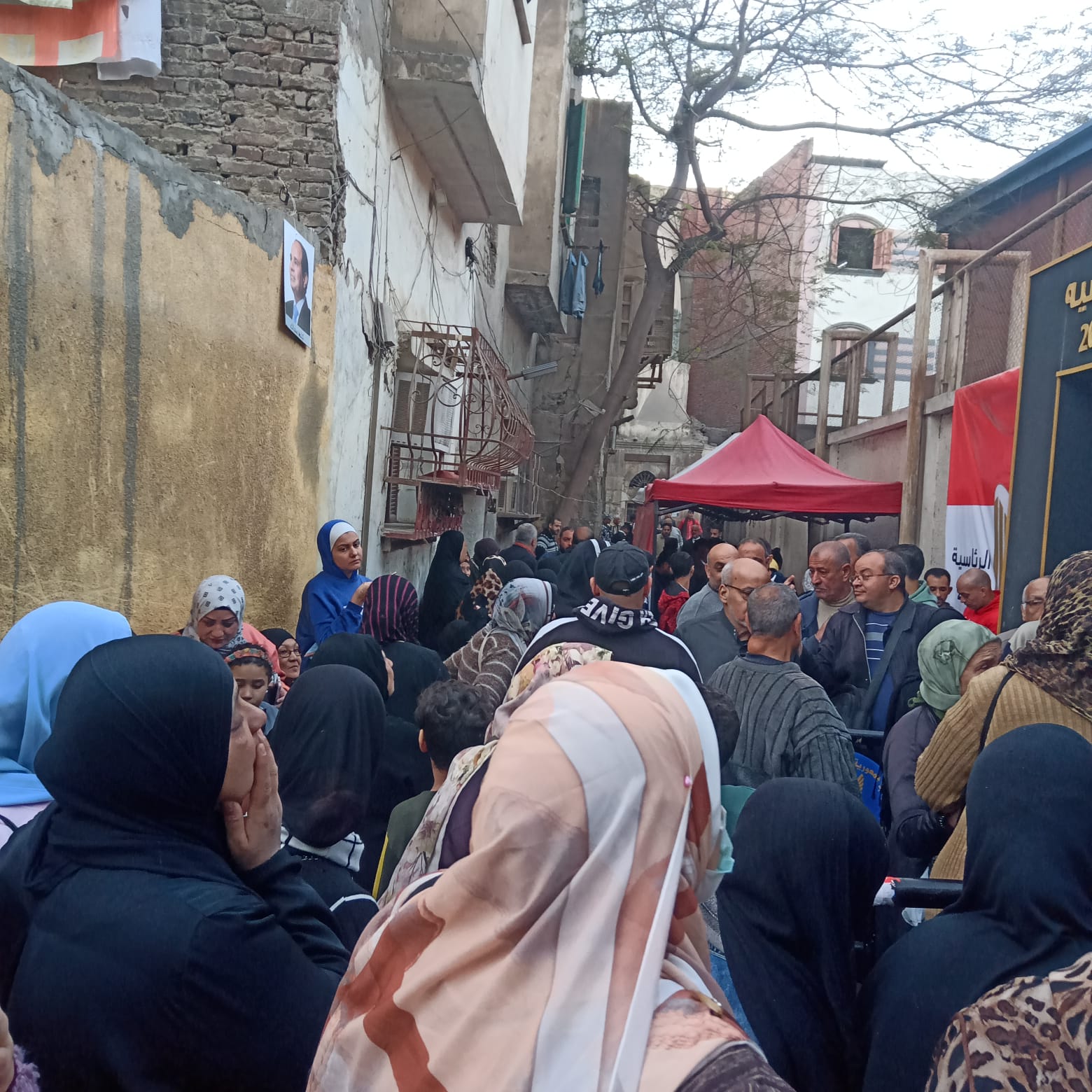 طوابير الناخبين مستمرة أمام لجان الدرب الأحمر