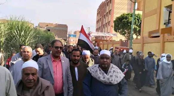 مسيرة باعلام مصر تجوب قرية المهيدات بالأقصر
