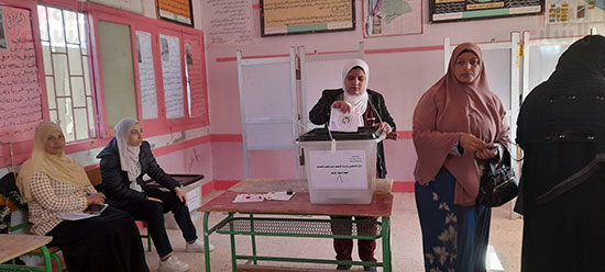توافد-السيدات-على-اللجان-الانتخابية-لليوم-الثانى-فى-جنوب-سيناء-(3)