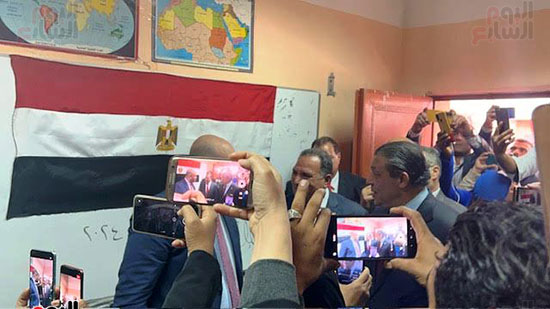 المرشح-الرئاسي-حازم-عمر-يتفقد-مدرسة-الشهيد-أحمد-زكي-بالفيوم-(5)