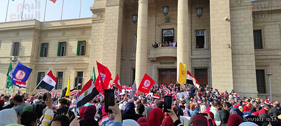 احتشاد طلاب جامعة القاهرة أمام القبة (4)