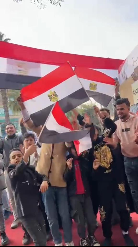 أجواء احتفالية أمام لجان الهرم (9)