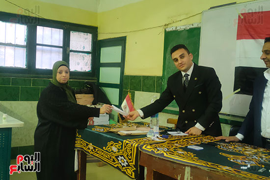 إقبال الناخبين على لجان الانتخابات بالمنطقة الشرقية (7)